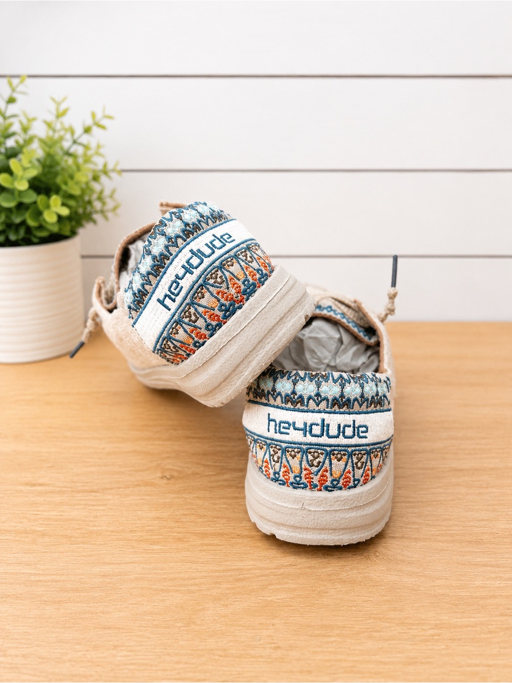 Hey Dude Wendy Flora Women’s Slip On Shoes Size 7 Beige Blue Floral Boho - Picture 3 of 5